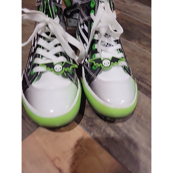BEETLEJUICE - SIZE: 6 - Women's High-Top Sneakers W/Cushioned Insoles! - NEW! - Picture 3 of 12